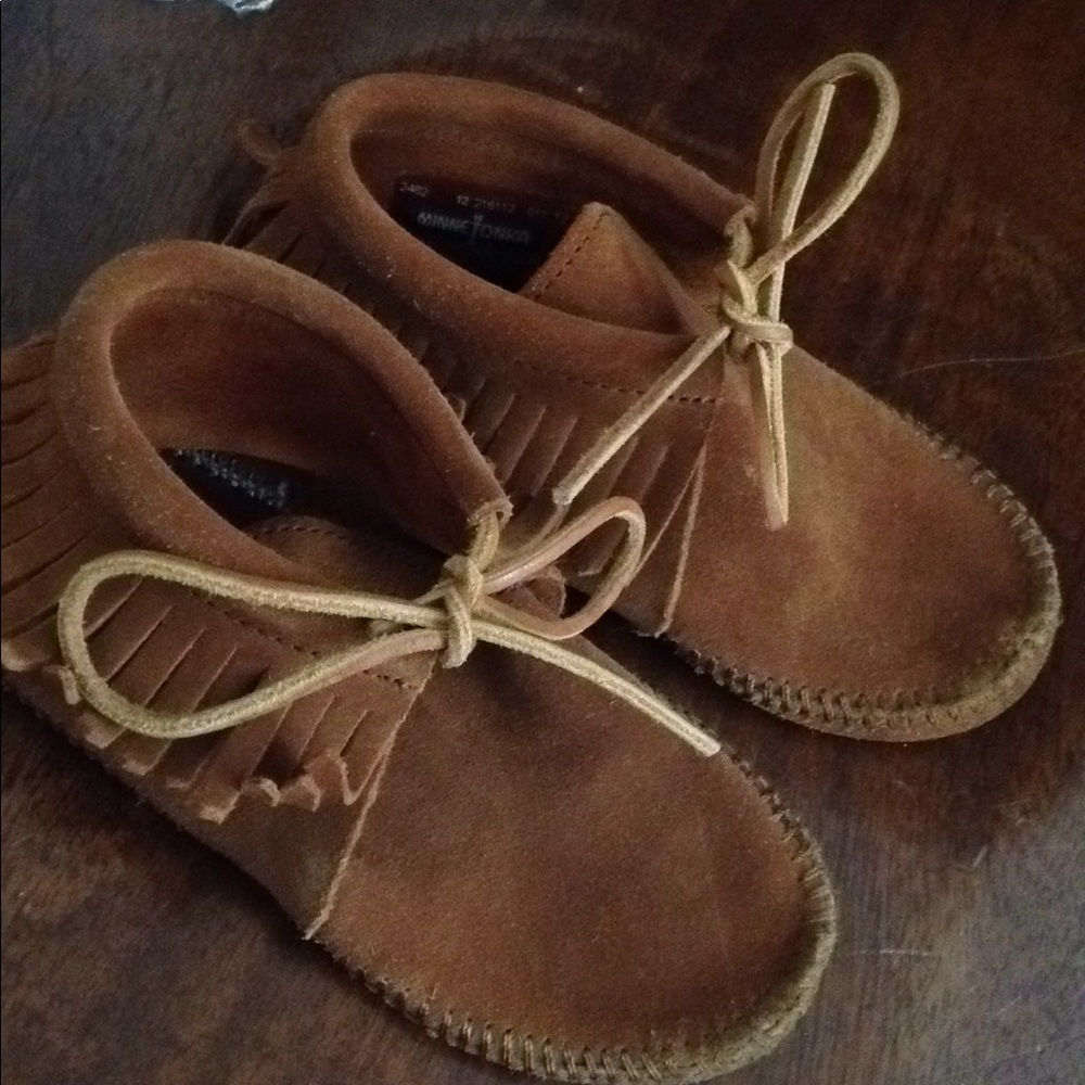 Minnetonka kids size 12